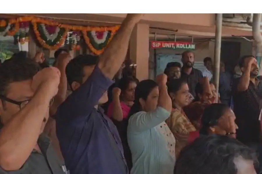 കൊല്ലം വനംവകുപ്പ് ഓഫീസിന് മുന്നിലെ എൻ.ജി.ഒ യൂണിയൻ പ്രതിഷേധം