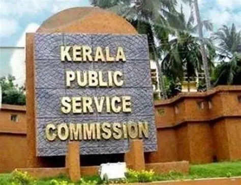 പി.എസ്.സി ഓഫീസിന് മുന്നിൽ ഉദ്യോഗാർഥികളുടെ പ്രതിഷേധം.