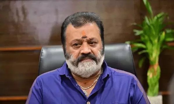 കേന്ദ്രമന്ത്രി സുരേഷ് ഗോപി തൃശ്ശൂരിൽ മാധ്യമങ്ങളോട് സംസാരിക്കുന്നു