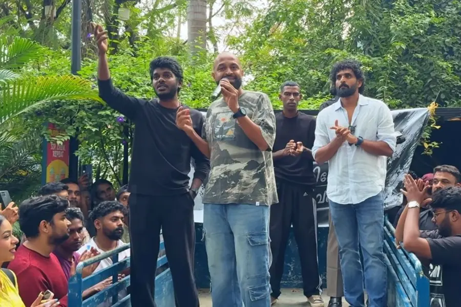 Singer Vedan performing at Kochi protest