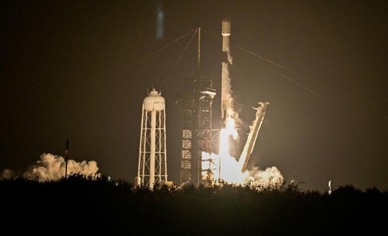 SpaceX Falcon 9 rocket second stage lunar impact illustration