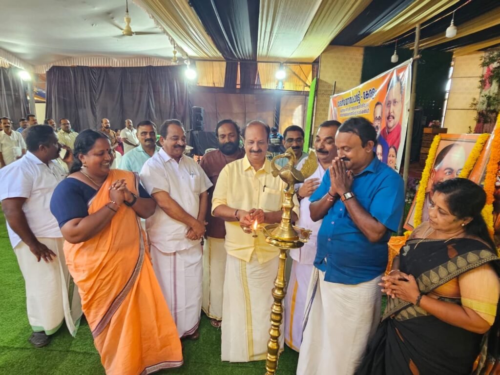 ബിജെപി സേവ സങ്കൽപ്പ് അഭിയാൻ ശില്പശാല കൊട്ടാരക്കരയിൽ കെ സോമൻ ഉദ്ഘാടനം ചെയ്യുന്നു